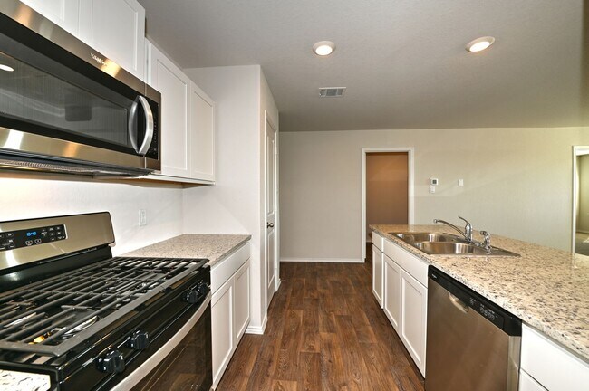 Building Photo - ONE STORY  |  3 BEDROOM  |  2 BATH  |  YAR...