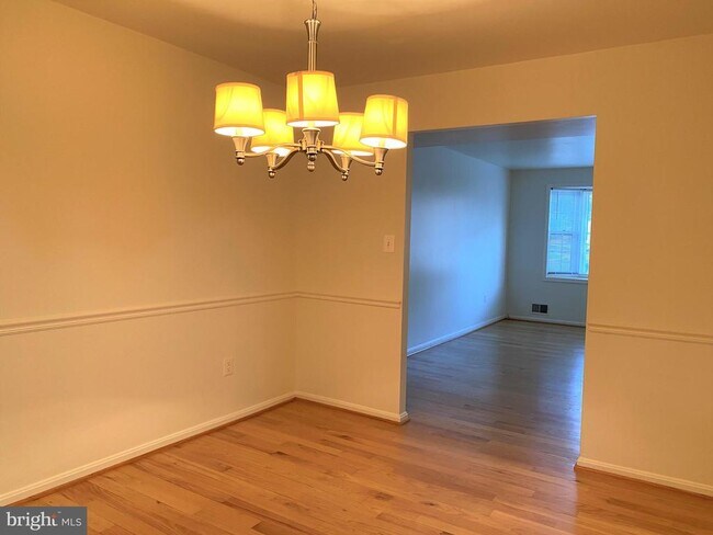Building Photo - 6802 Dina Leigh Ct