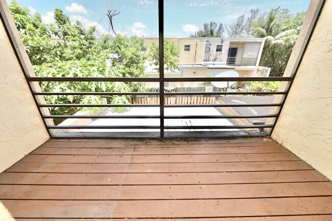 Building Photo - 5953 NW 24th Ct