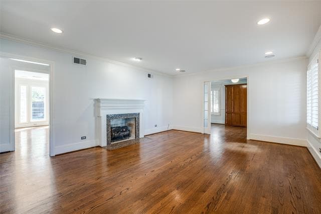 Building Photo - 6930 Kenwood Ave