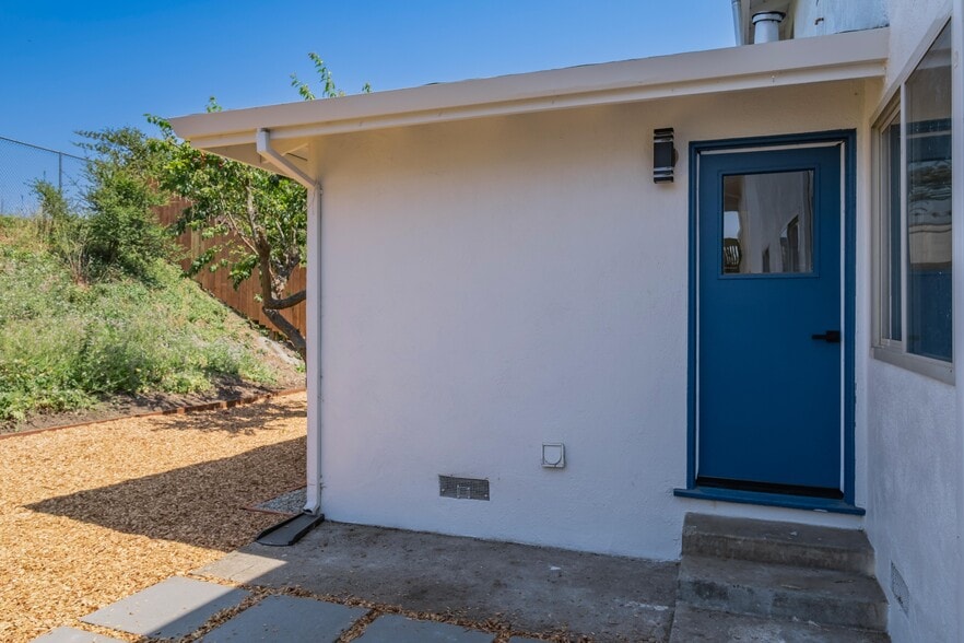 Building Photo - 344 Pennsylvania Dr