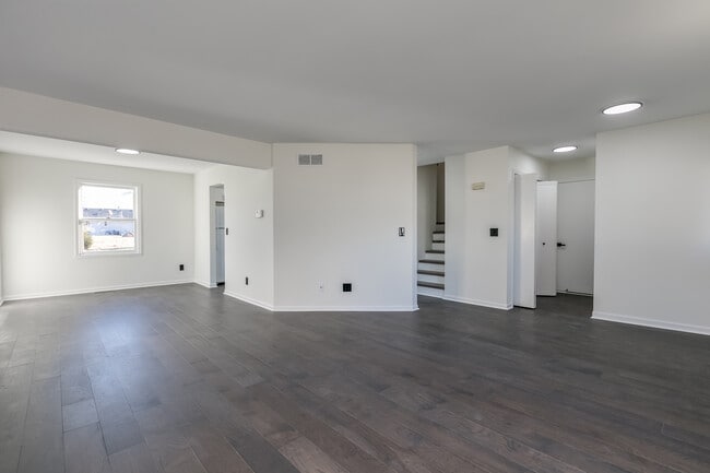 Building Photo - 508 Pembroke Rd SW