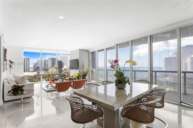 Building Photo - 495 Brickell Ave