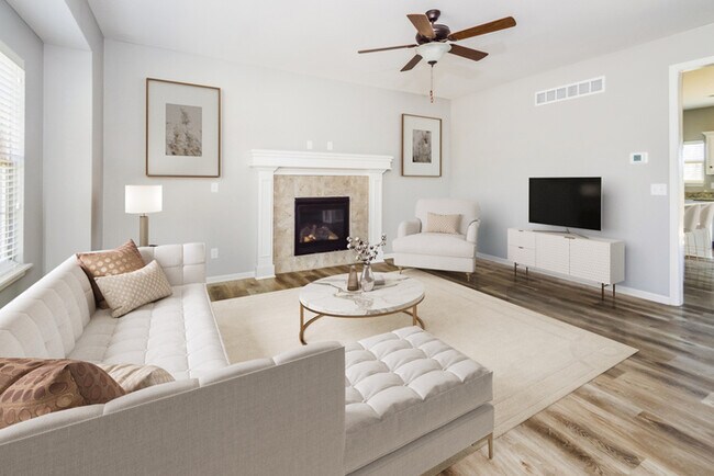 Building Photo - Fantastic 4bd/3ba home! Coming soon!