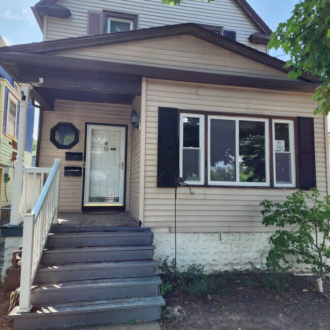 Primary Photo - 19 Crowley Ave