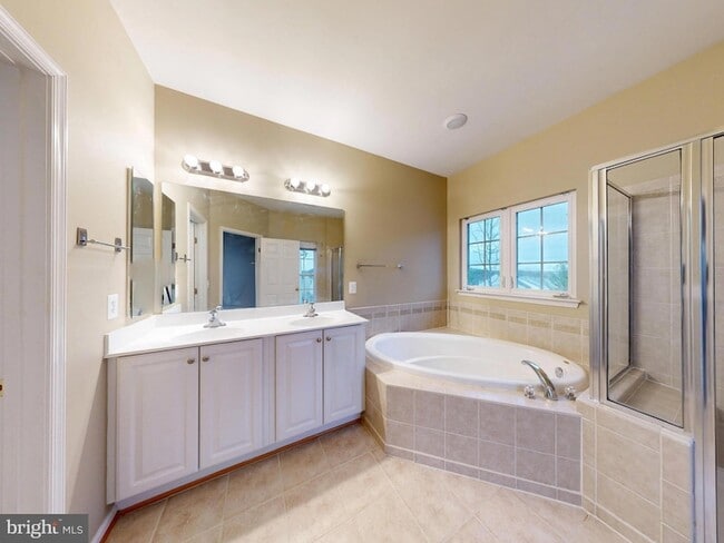 Building Photo - 9321 Hundith Hill Ct