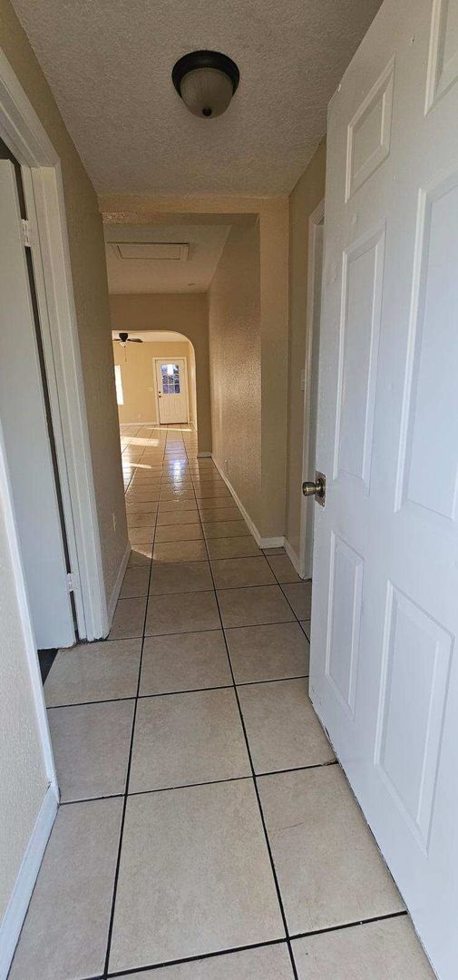 Building Photo - Central Lakeland Rental