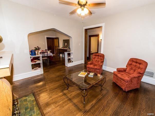 Large Living Area (3) - 4507 S Grand Blvd