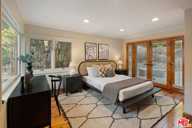 Building Photo - 7972 Mulholland Dr
