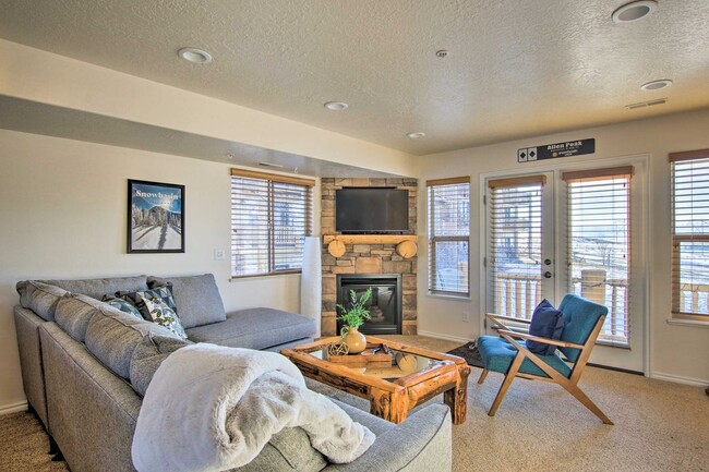 Building Photo - 3524 N Fox Run Dr