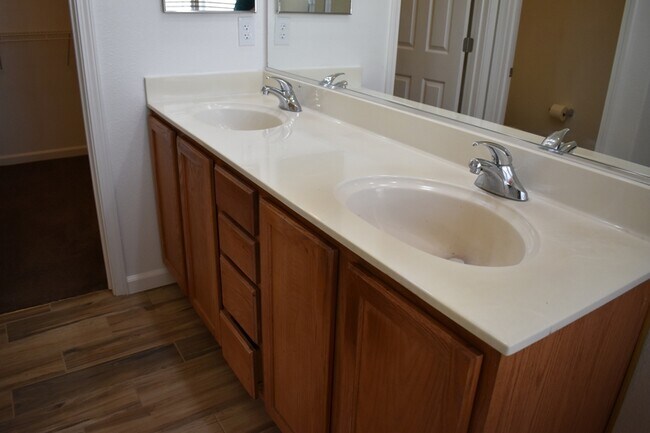 Building Photo - 1283 Orion Ct