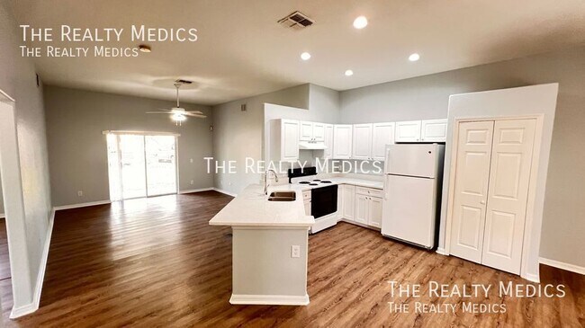 Building Photo - 116 S Normandale Ave