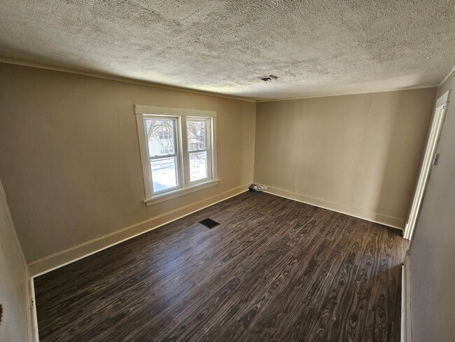 Building Photo - 420 N 2nd Ave