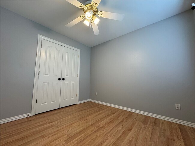 Building Photo - 4905 Hawthorne Way