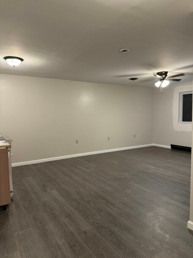 Building Photo - 355 S Main St