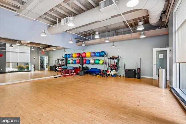 Building Photo - 350 G St SW