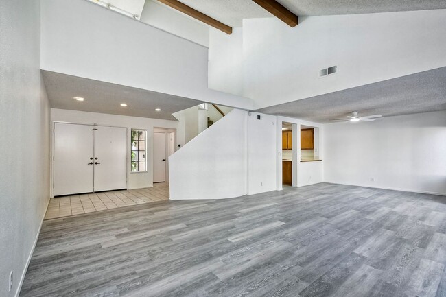 Building Photo - Stylish Two-Bedroom Home with Updated Feat...