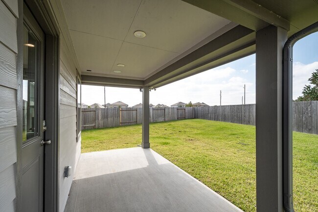 Building Photo - 5003 Bluebird Song Ln