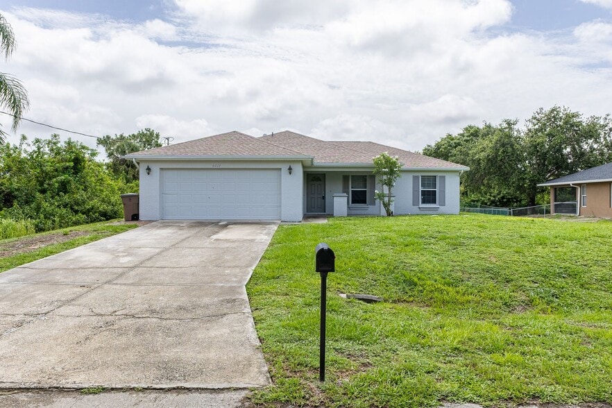 Building Photo - 3/2 Single Family home freshly painted interior and exterior