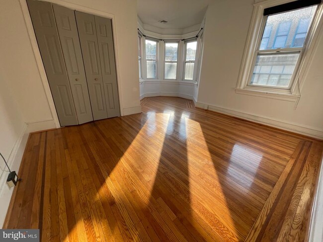 Building Photo - 114 Levering St