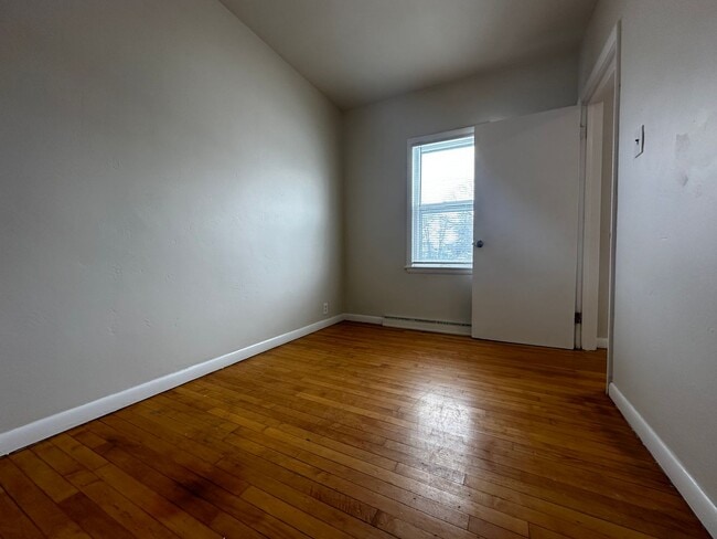 Building Photo - 1017 N Webster Ave