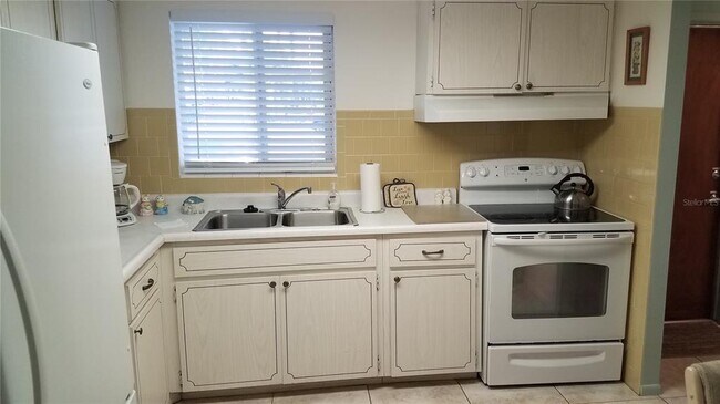 Building Photo - 1801 Restful Dr