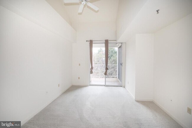 Building Photo - 1625 International Dr