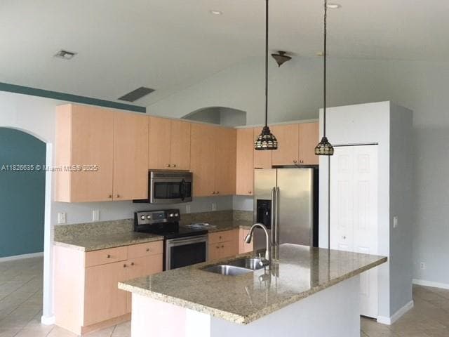 Building Photo - 743 SW 190th Ave