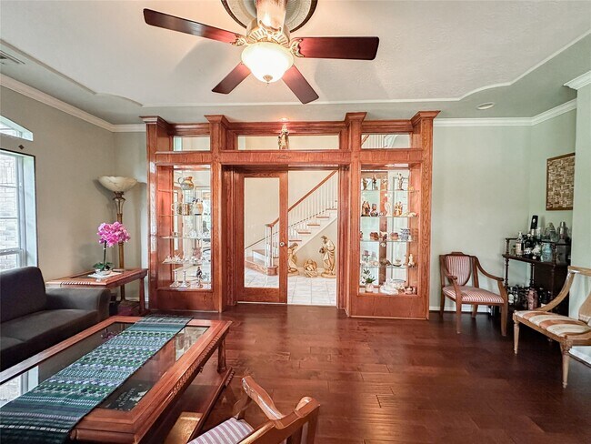 Building Photo - 9402 Brentwood Lakes Cir