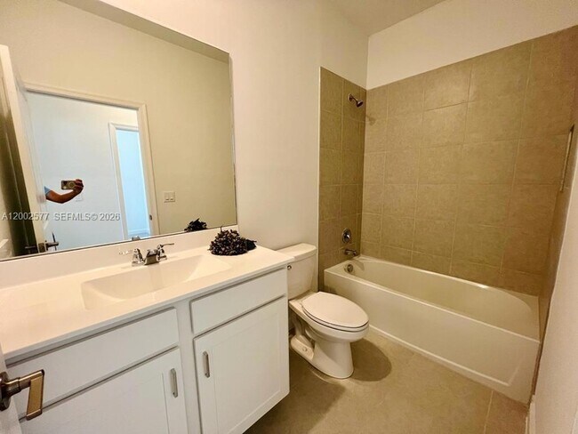 Building Photo - 212 SE Woodbark St