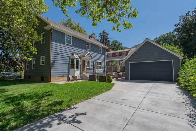 Building Photo - Charming 4 Bed, 2/5 Bath East Bench House