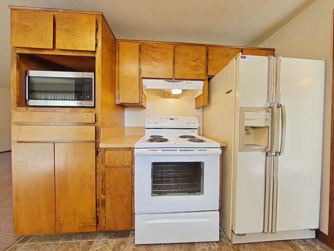 Building Photo - SPRING SPECIAL ~ $1150 OFF FIRST MONTH RENT