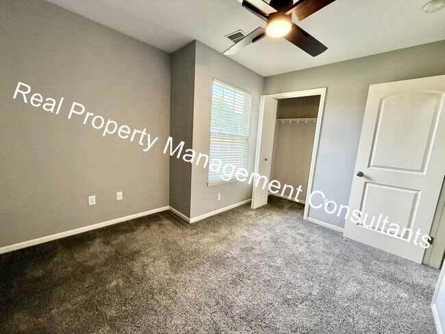 Building Photo - Stunning 4-Bedroom Home with Outdoor Oasis