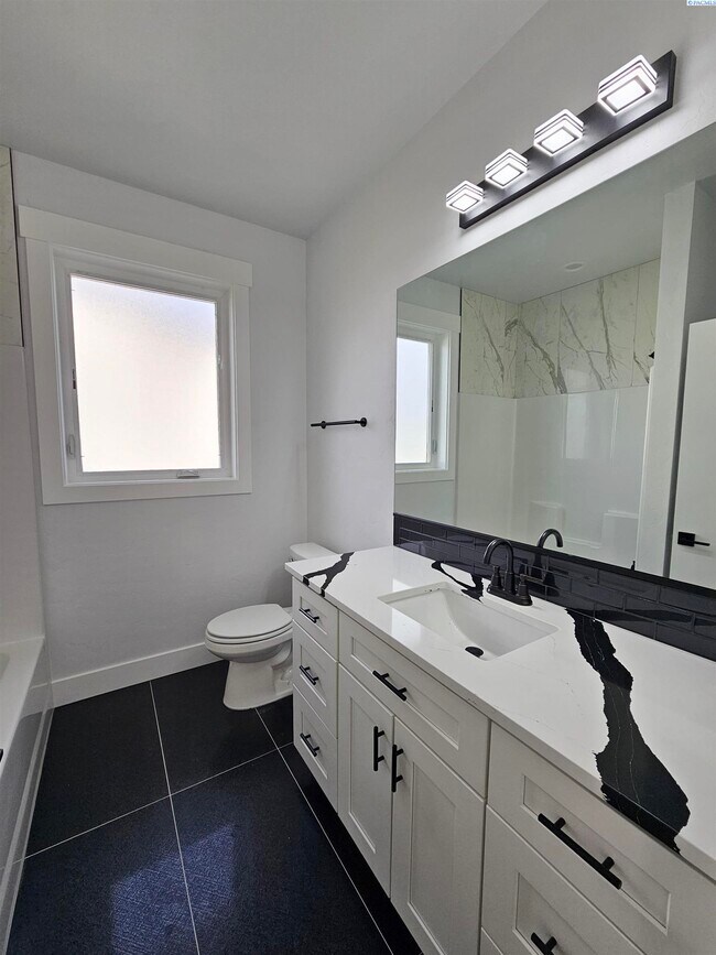 Building Photo - Rambler/Basement with Territorial Views