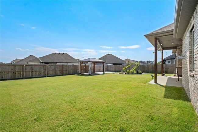 Building Photo - 230 Bequette Ln