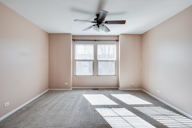 Building Photo - 417 Plaza Pl