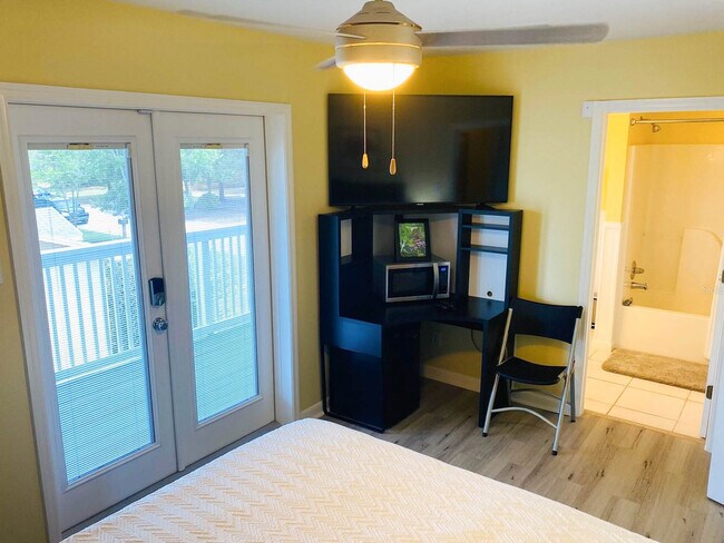 Building Photo - 1826 58th St S