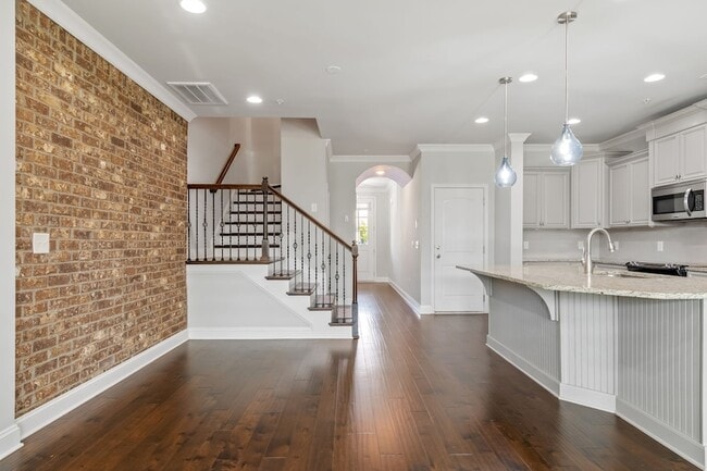 Building Photo - 1444 Channing Dr