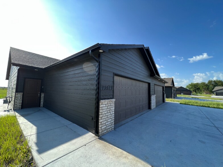 Building Photo - 13515 W Haskell Ct