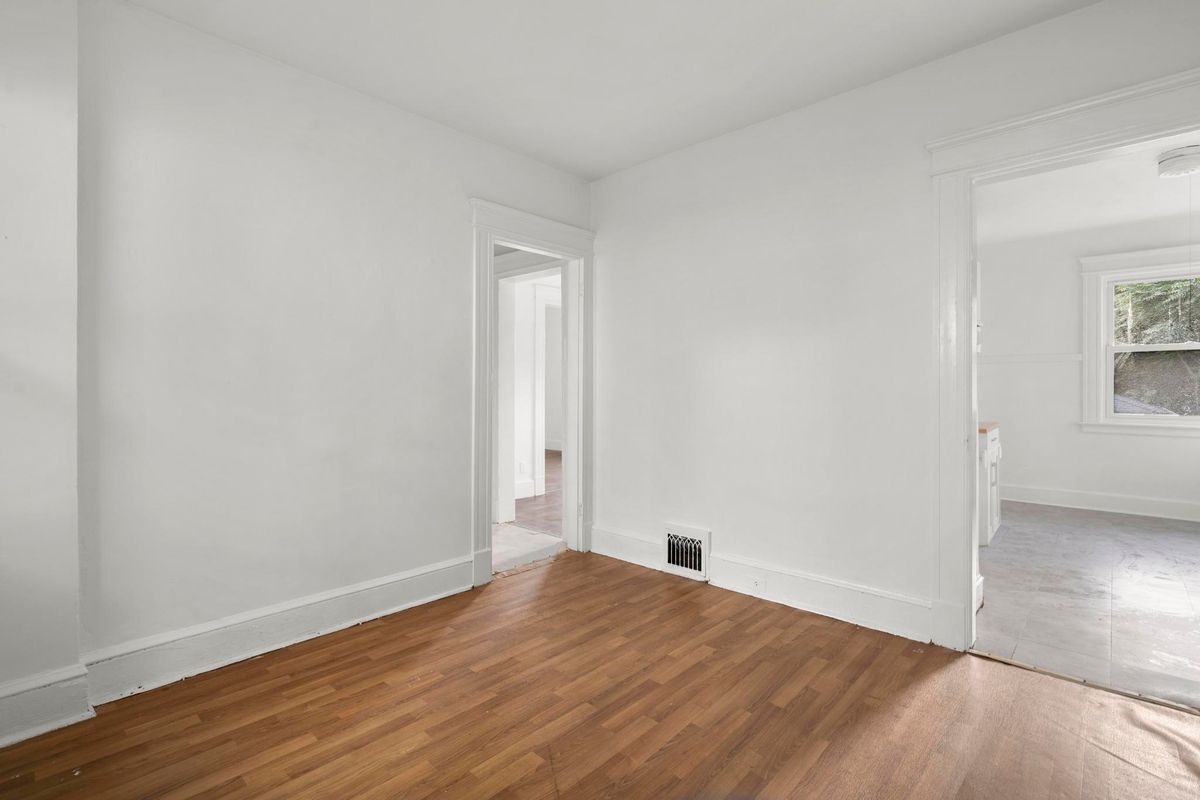 Building Photo - 97 Wall St