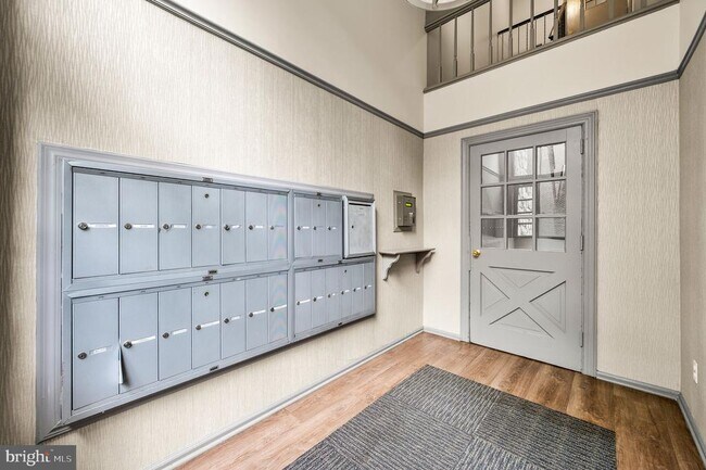 Building Photo - 288 Drummers Ln