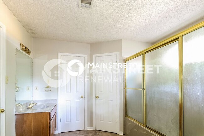 Building Photo - 3 Bedroom Pet-Friendly Home in Memphis, TN with Main Street Renewal