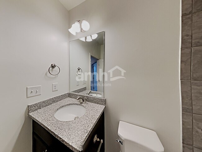 Building Photo - 2036 Farm Pond Wy