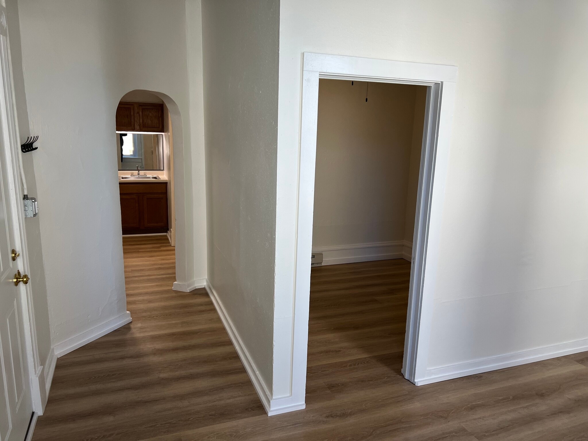 Building Photo - 113 Main St E