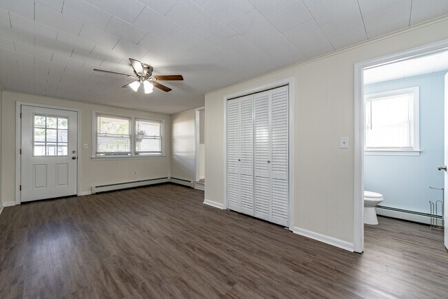 Building Photo - 14 Alaimo Dr