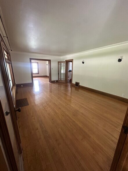 Building Photo - 1025 S Clay St