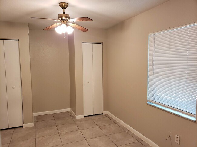 Building Photo - 3 Bed, 2 Bath, 1 Car garage.