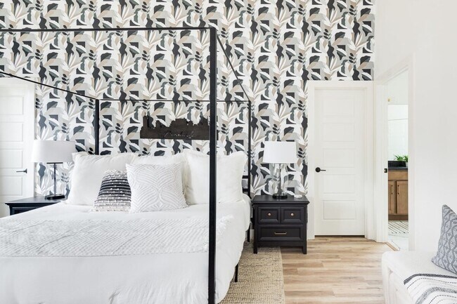 Building Photo - Fully Furnished - Designer Home (Flexible Lease Options)