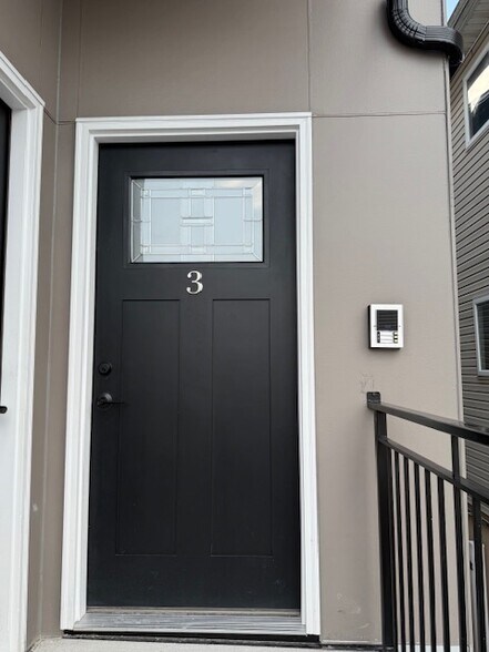 Unit 3 - 6009 Jefferson St