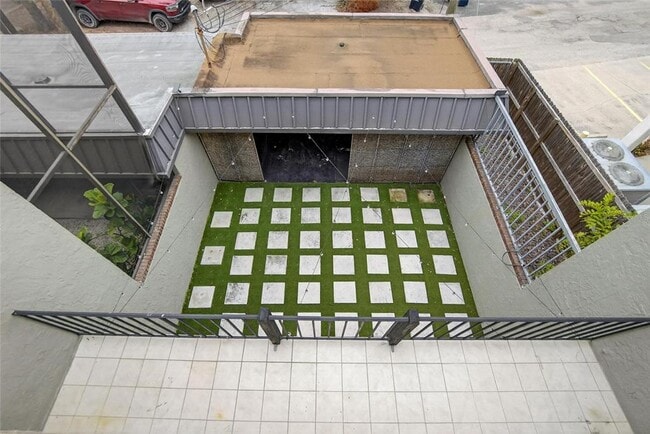 Building Photo - 162 E Davis Blvd